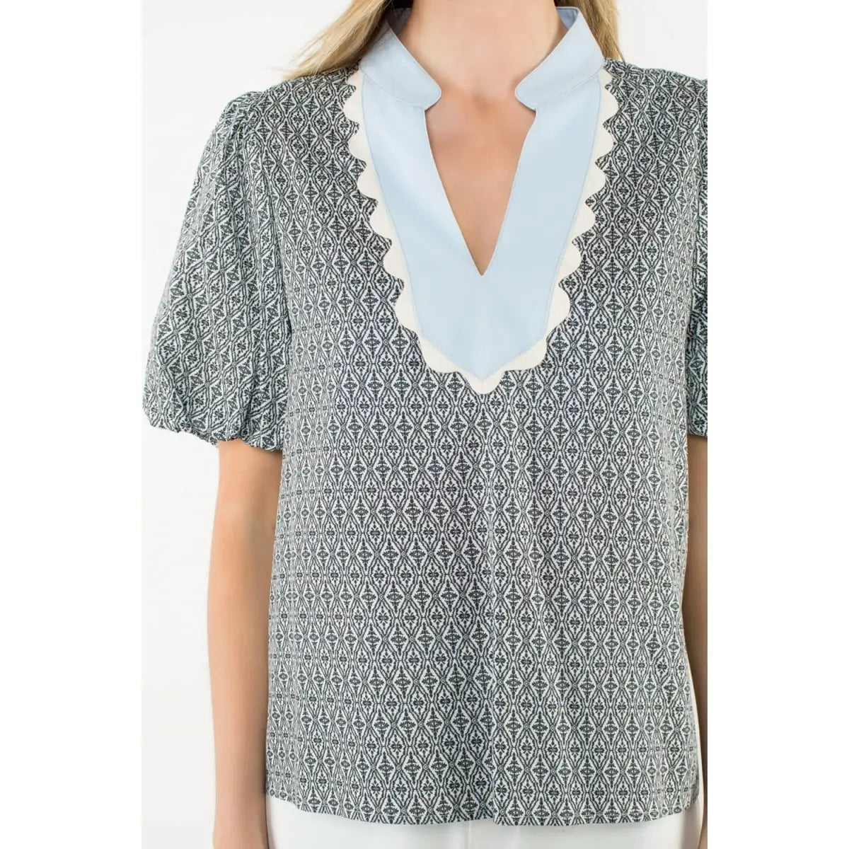 Trim Scallop Top