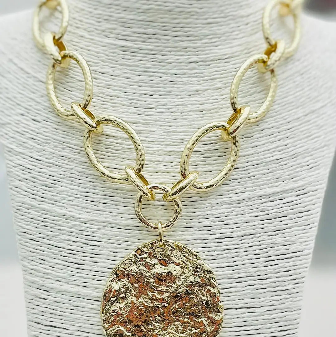Hammered Chain Pendant Necklace